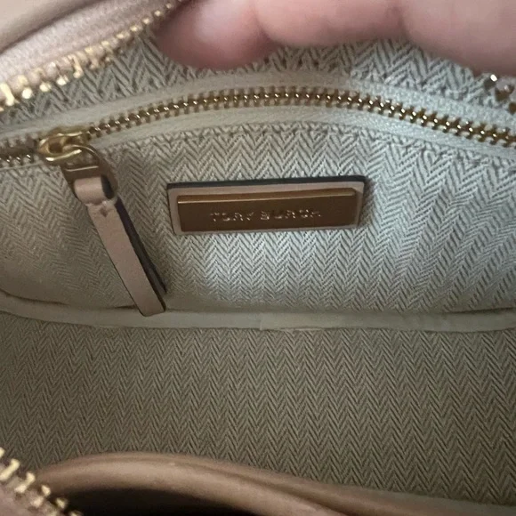 Tory Burch Small Kira Chevron Quilted Crossbody Bag - Picture 4 of 7